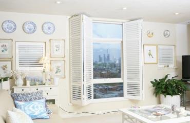 custom-made-frameless-hinged-bifold-shutters-01_1